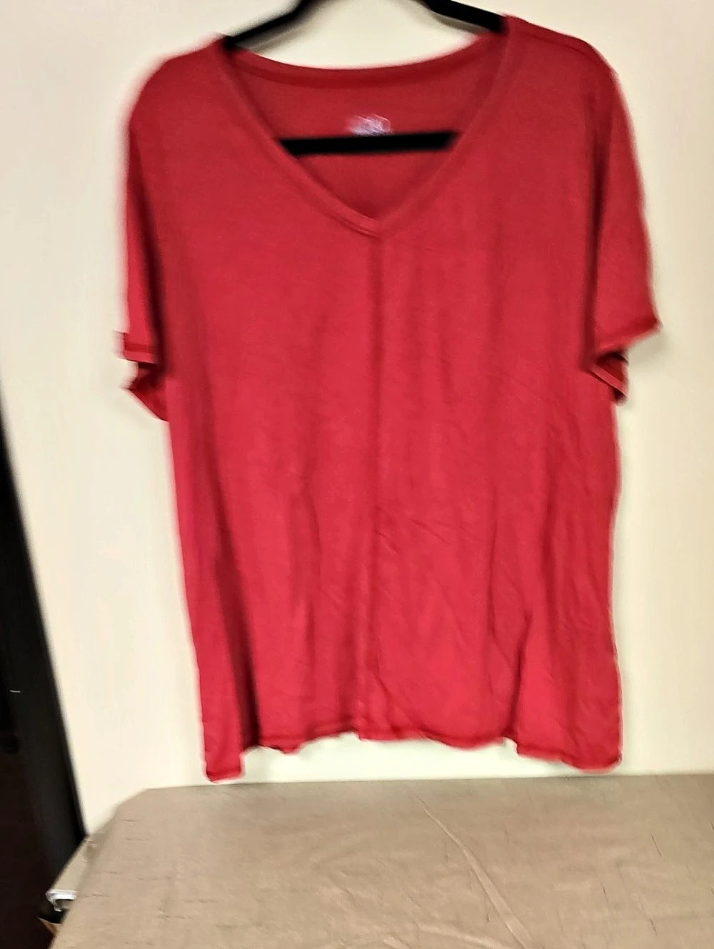Principles V-Neck Short Sleeve Tee in Red Size XL